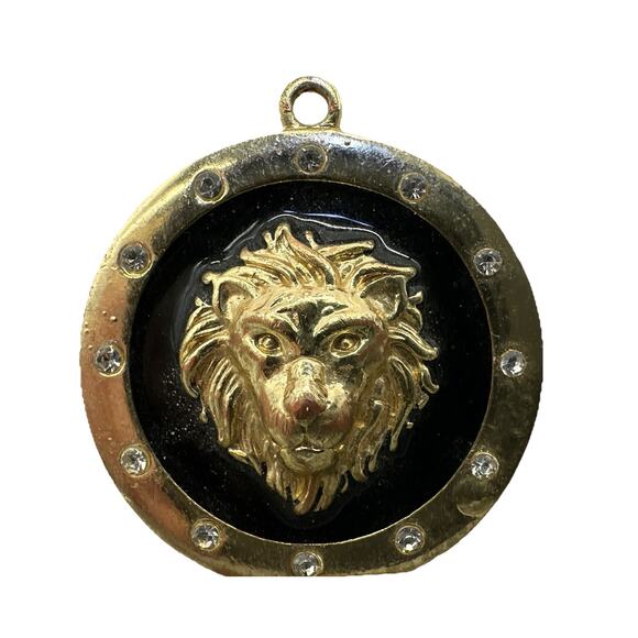 Hip Hop Gold Lion Head Pendant 1 1/4” Gold Color with cubic zirconia diamonds - Picture 1 of 6